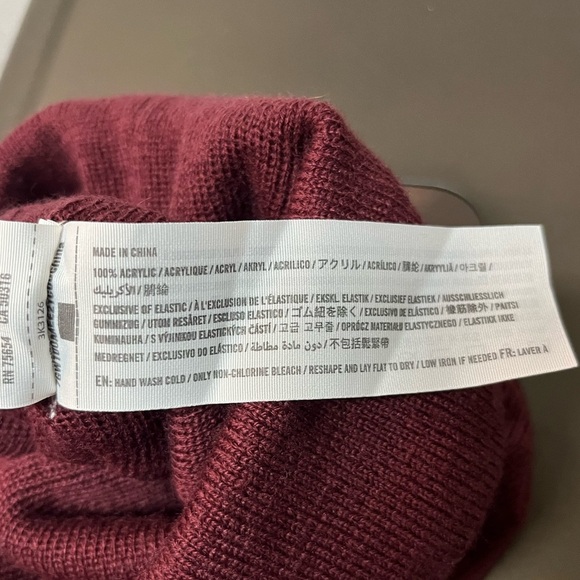 Hollister Men's Maroon Beanie - Picture 4 of 4